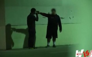 恶搞路人被路人恶搞视频，恶搞路人被路人恶搞视频大全