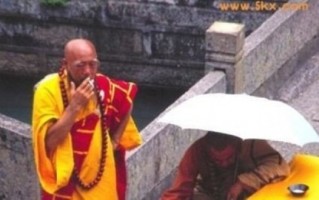 老和尚整人恶搞视频大全，老和尚整人恶搞视频大全下载