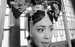 恶搞皇后画像视频，恶搞皇后画像视频大全