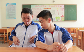 新来老师恶搞学生视频，新来老师恶搞学生视频大全